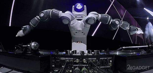В пражском ночном клубе джиджея заменили роботом (5 фото + видео)