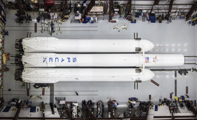 Появились первые снимки ракеты-носителя Falcon Heavy