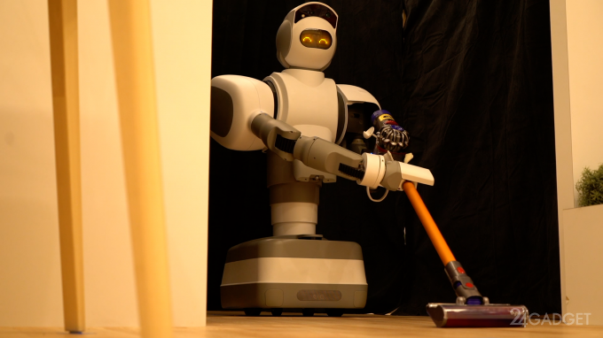 Домашний робот-помощник моет полы, пылесосит и приносит пиво (4 фото + 2 видео)