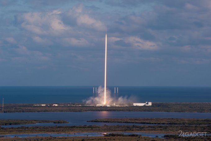 Falcon 9 неожиданно смогла «приводниться» (2 фото)