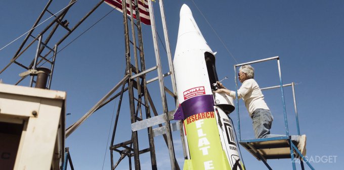 «Плоскоземелец» совершил полёт на собственной ракете (3 фото + видео)
