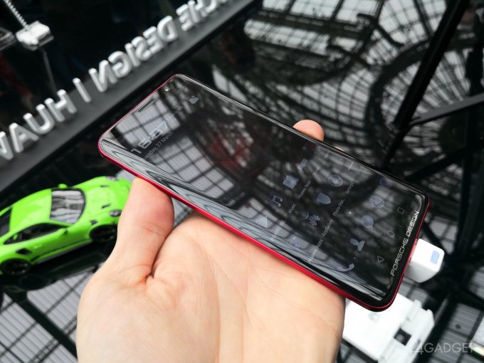 Huawei Porsche Design Mate RS: 512 ГБ встроенной памяти, сканер отпечатков в экране и 40-Мп камера (19 фото)