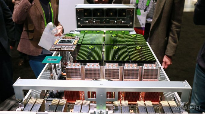 NVIDIA представила суперкомпьютер DGX-2 с 512 ГБ видеопамяти (10 фото)