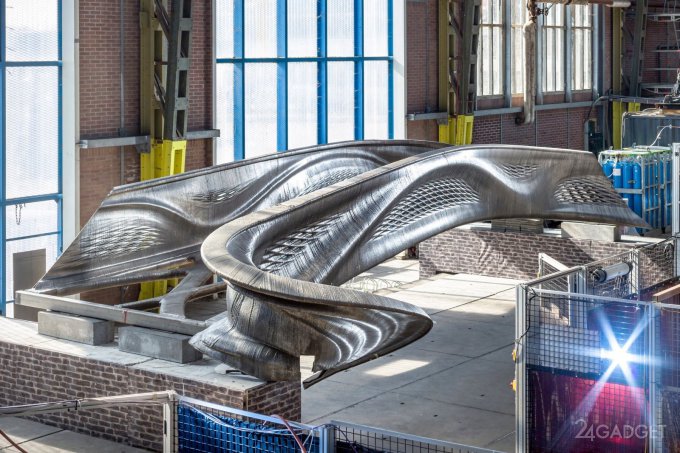 У голландцев готов первый в мире 3D-печатный стальной мост