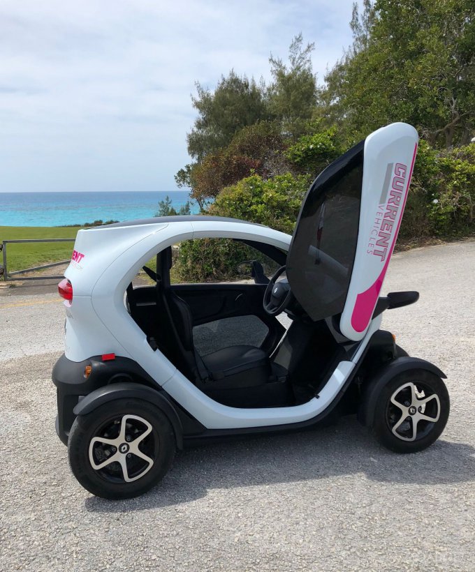 Renault Twizy — микро-электрокар для райских островов (4 фото)