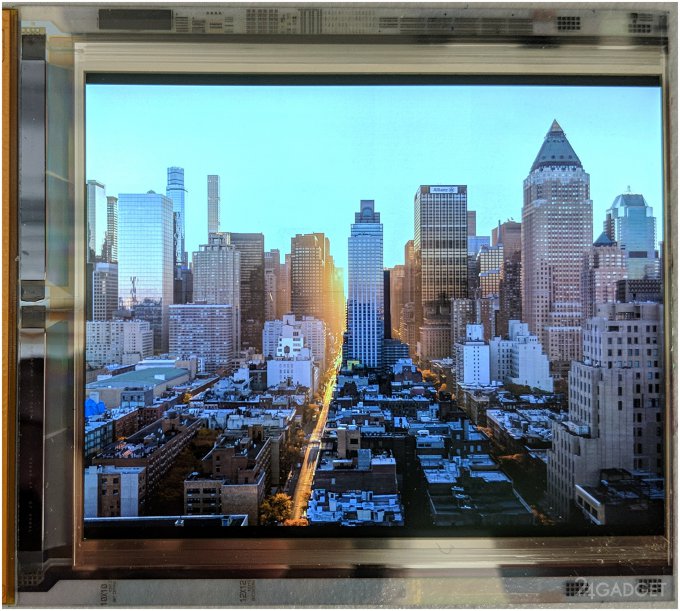 Представлен экран с рекордной плотностью для VR-гарнитур (7 фото)