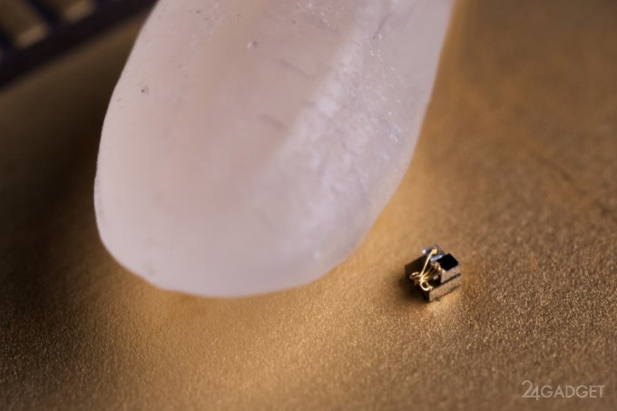 Ширина самого маленького в мире компьютера всего 0.3 мм