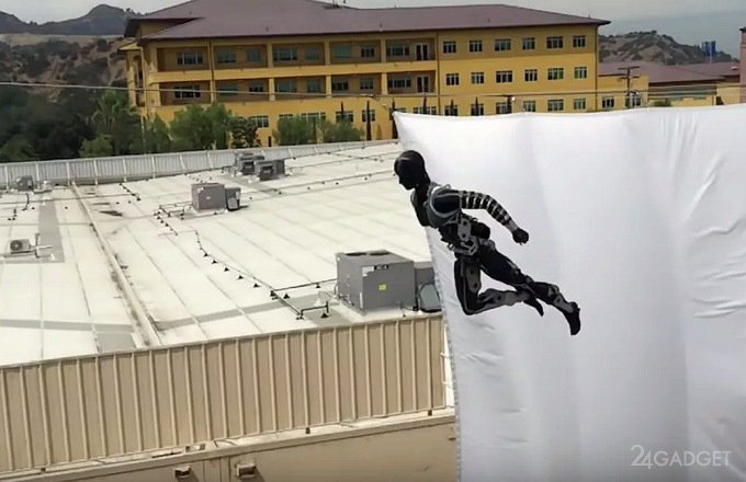 Disney создала летающего робота-супергероя (видео)