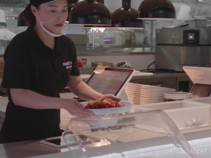 Alibaba opened an unusual robotic restaurant in Shanghai (12 photos + video)