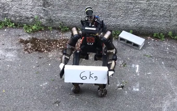 Робот-спасатель показал свои боевые навыки (5 фото + видео)