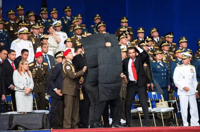 Вооруженные дроны попытались убить президента Венесуэлы (4 фото + 2 видео)