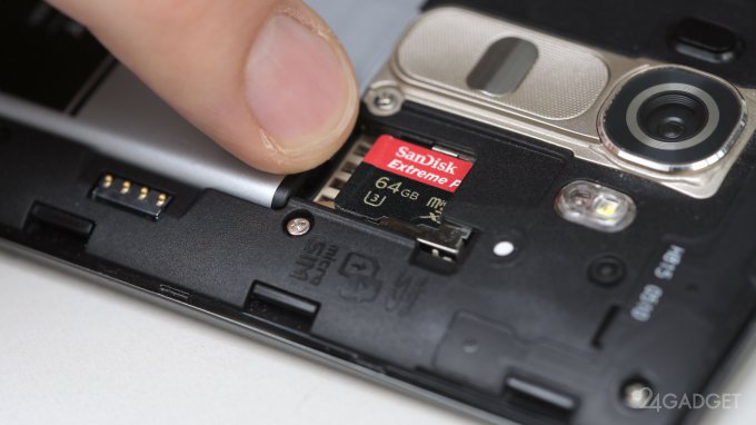 Хакеры атакуют смартфоны через microSD-карты (3 фото)