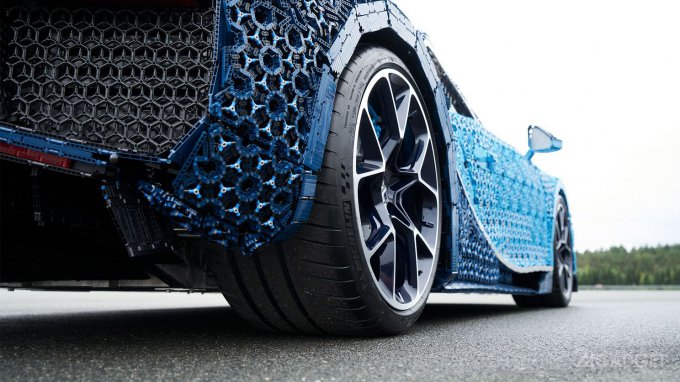 Полноразмерный Bugatti Chiron из LEGO развивает скорость до 20 км/ч (10 фото + 2 видео)
