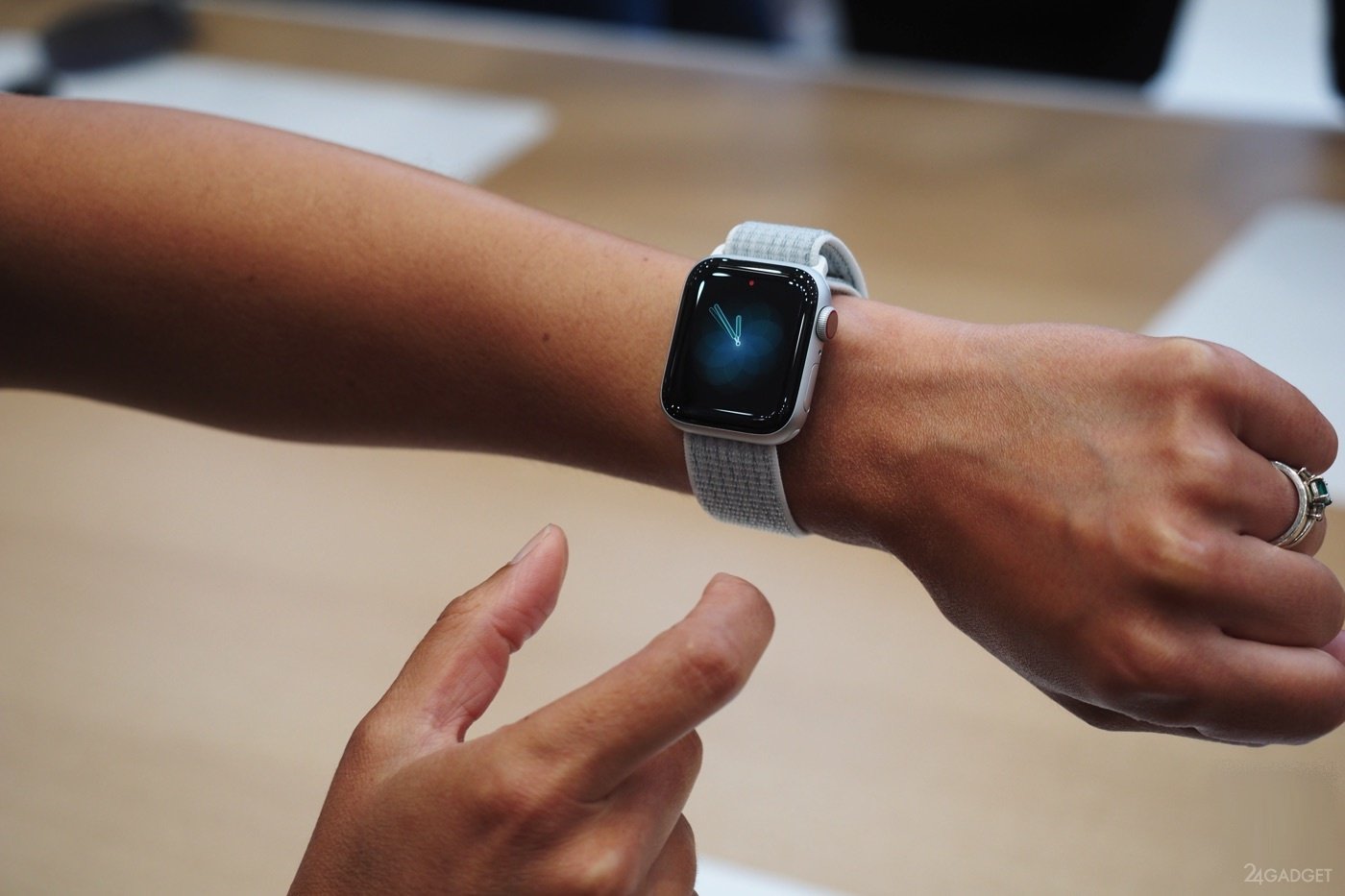 Apple watch 6 Blue. Первые смарт часы с ЭКГ. Смарт часы с голосовым помощником.
