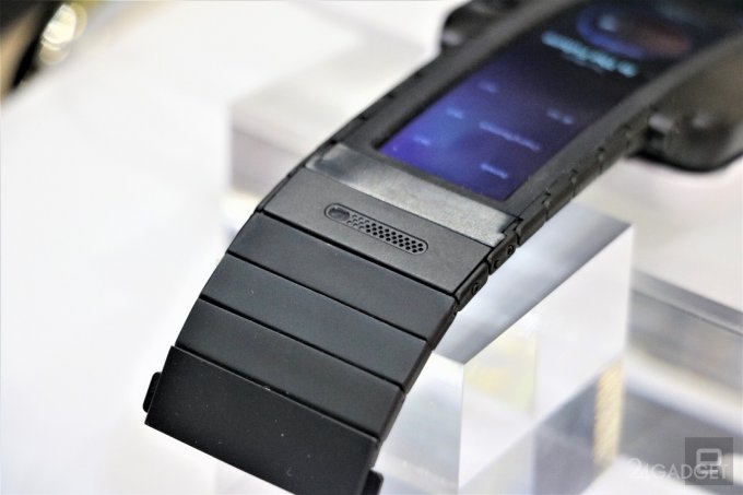 Nubia привезла на выставку гибкий смартфон-часы (12 фото + видео)