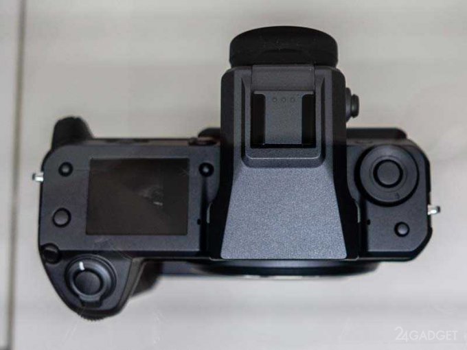 Fujifilm удивил уникальной камерой и объективом с диафрагмой f/1 (7 фото)