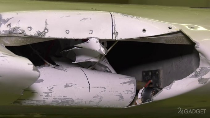 Столкновение дрона и крыла самолёта запечатлели на видео