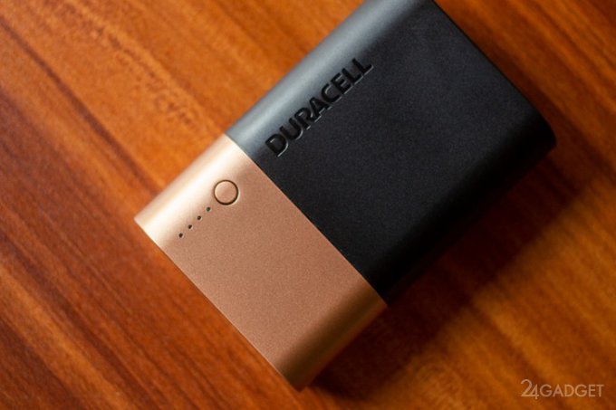 Портативный аккумулятор от Duracell похож на обычную батарейку (3 фото)
