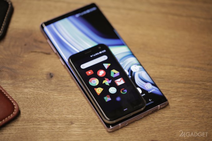Palm — смартфон размером с кредитку на полноценной ОС Android (25 фото)
