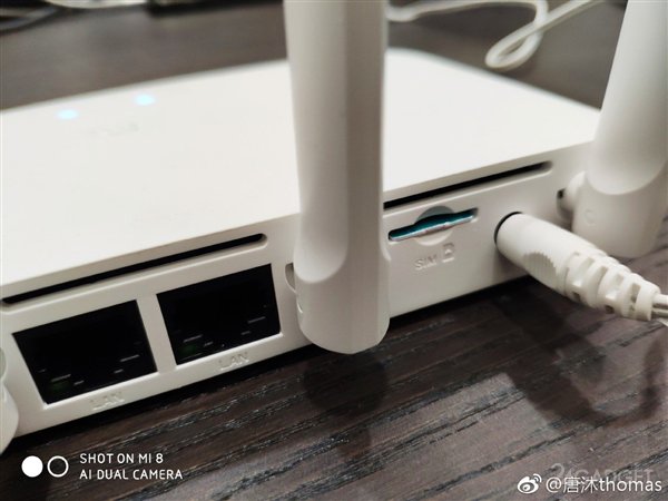 Xiaomi выпустит роутер со слотом для sim-карты (2 фото)