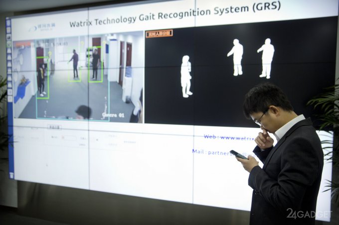 Китайская система наблюдения распознает человека по походке (5 фото)