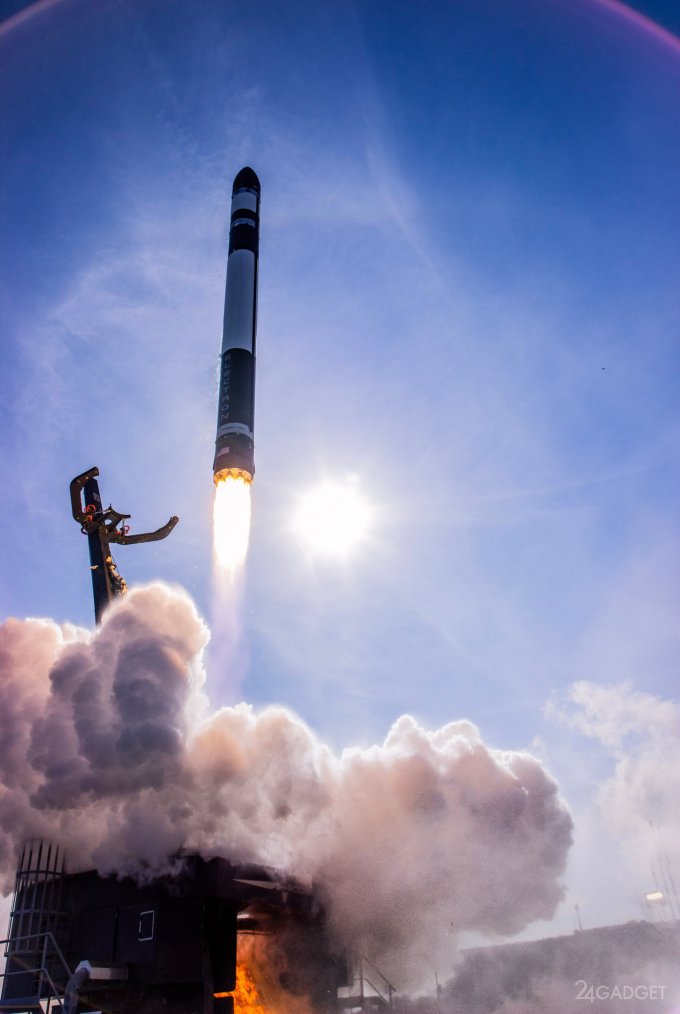 Rocket Lab выполнила первый коммерческий запуск ракеты (5 фото + видео)