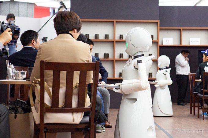 В японском кафе роботами-официантами управляют инвалиды (9 фото + 2 видео)