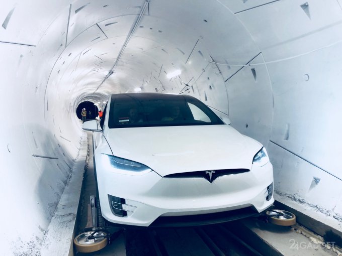 Илон Маск открыл первый туннель Boring Company (5 фото + видео)