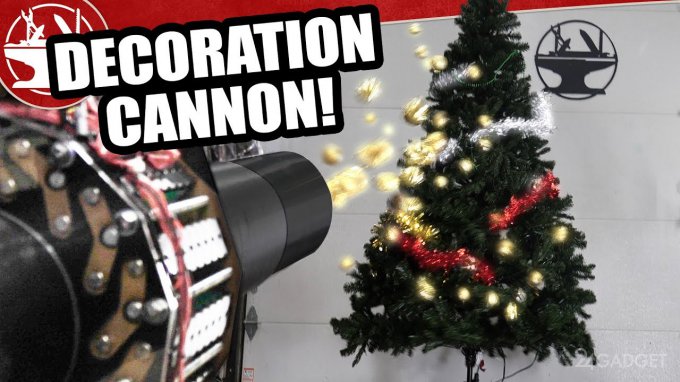 Невероятная затея: украшаем елку за 30 секунд из воздуходувки! (видео)