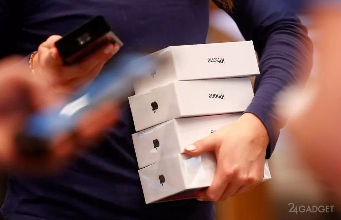 Apple пообещала снизить цены на iPhone (3 фото)