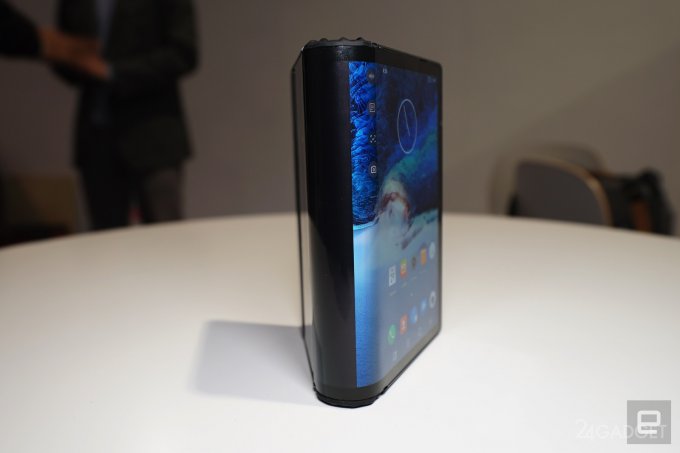 На CES 2019 привезли новый складной смартфон с гибким экраном (19 фото + видео)