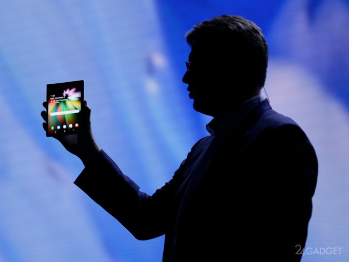 Samsung раскрыла дату анонса смартфона со сгибающимся экраном