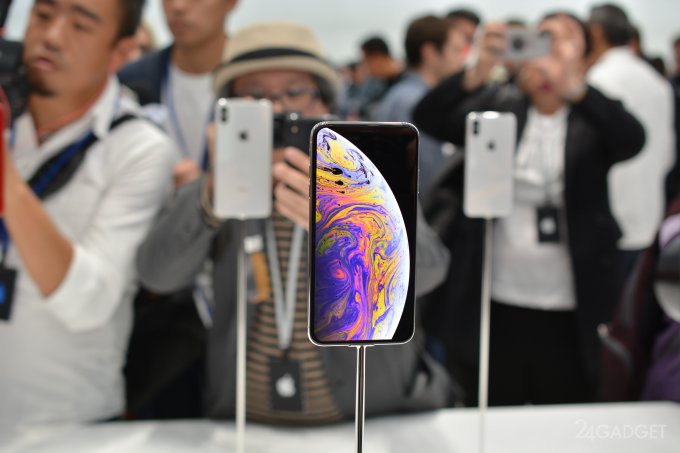 Apple выпустила полезный чехол для iPhone с беспроводной зарядкой (8 фото)