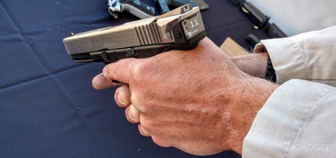 Glock 17 — "умный" пистолет с дисплеем и счётчиком патронов (5 фото)