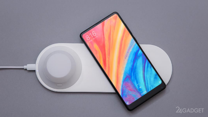 A nightlight from Xiaomi will charge your gadgets without wires (7 photos)