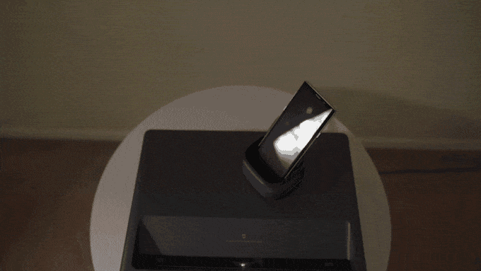 Док-станция NuDock превращает смартфон в настольный компьютер (7 фото + видео)
