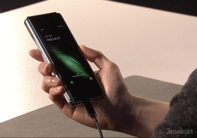 Samsung Galaxy Fold — складной смартфон с гибким дисплеем и 6 камерами (15 фото + видео)