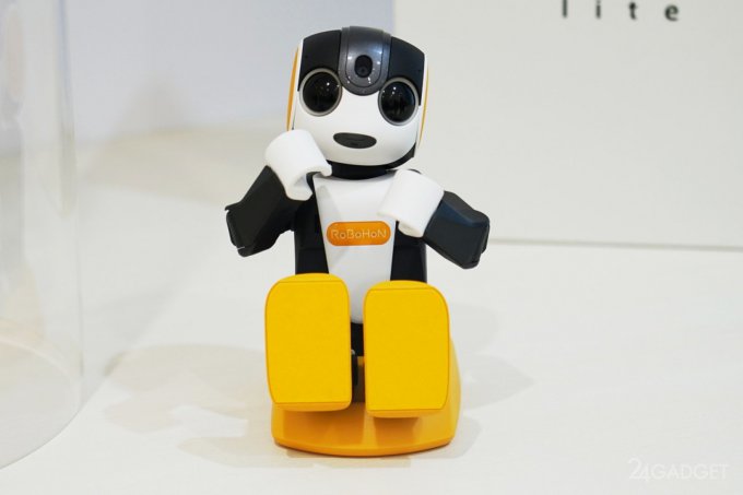 Sharp выпустила обновлённую линейку робо-смартфонов RoboHoN (8 фото + видео)