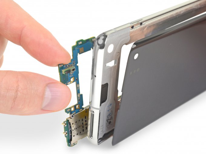 iFixit оценил ремонтопригодность Samsung Galaxy S10, S10+ и S10e (15 фото + видео)