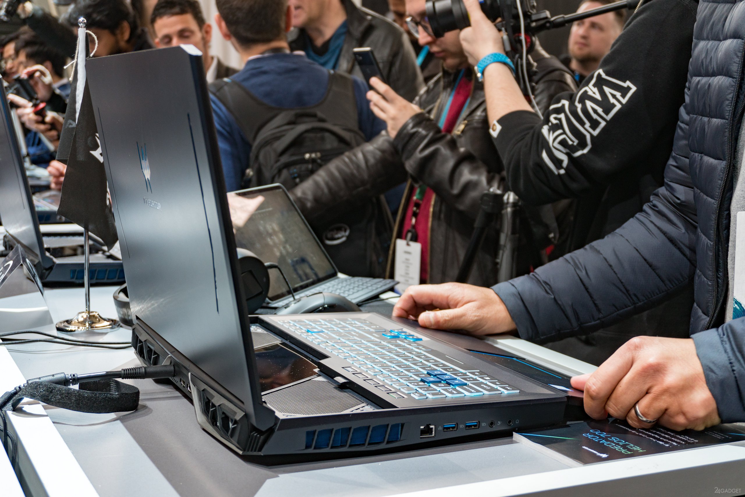 Ноут 2020 года. Российский ноутбук. Ноутбук российского производства. Acer Predator с выдвижной клавой. Ноутбук с выдвижной клавиатурой.