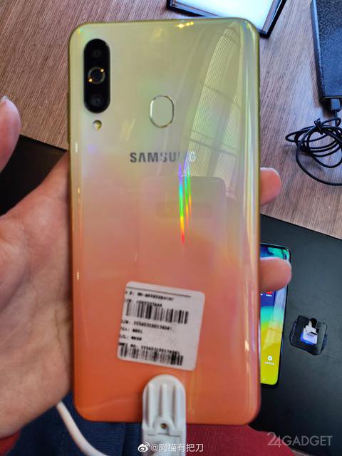 Samsung Galaxy A60: смартфон с дисплеем Infinity-O и селфи на 32 Мп (5 фото)