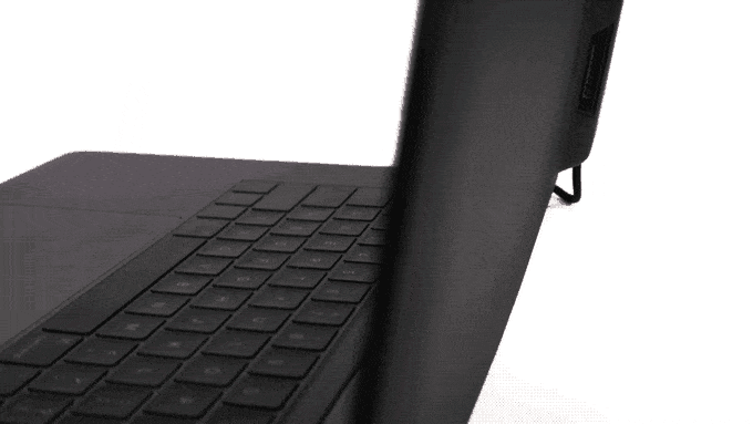 У защитного чехла к MacBook Pro есть все необходимые разъёмы (9 фото + видео)