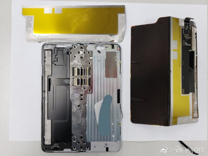 Складной смартфон Samsung Galaxy Fold показали изнутри (5 фото)