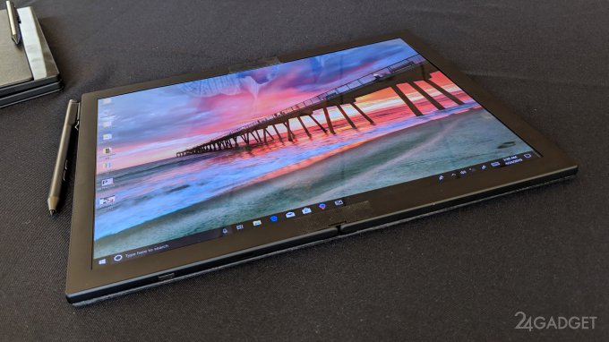 Lenovo показала первый в мире ноутбук с гибким дисплеем (11 фото + видео)
