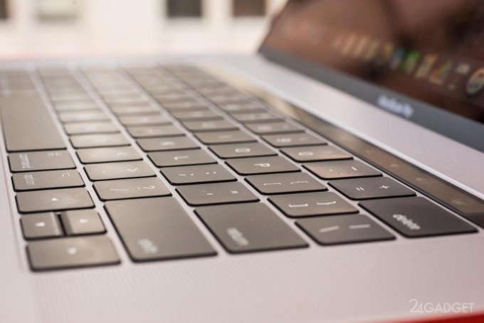 Apple улучшила MacBook Pro новыми процессорами и клавиатурой (4 фото)