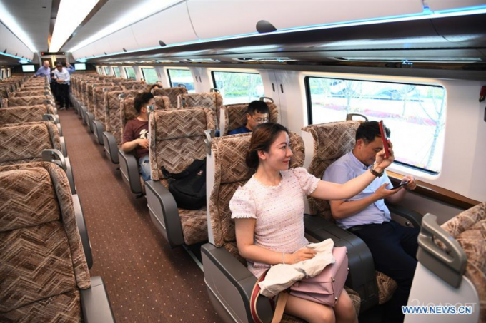 В Китае построили поезд-маглев, развивающий скорость 600 км/ч (9 фото)