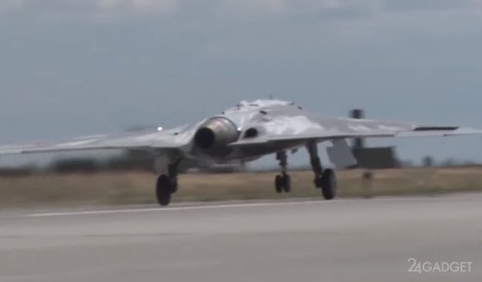 Успешные лётные испытания российского беспилотника «Охотник» (2 фото + видео)