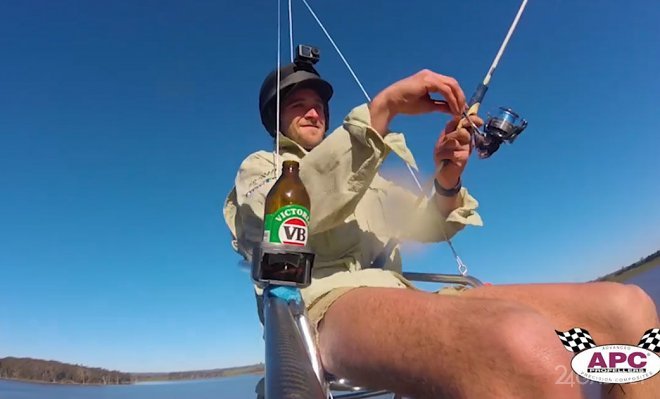 Австралиец ловил рыбу с дрона (видео)