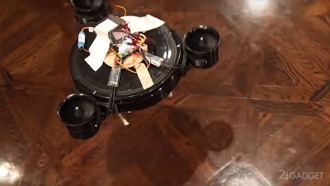 Ентузіаст створив гібрид робота-пилососа і дрона (відео)