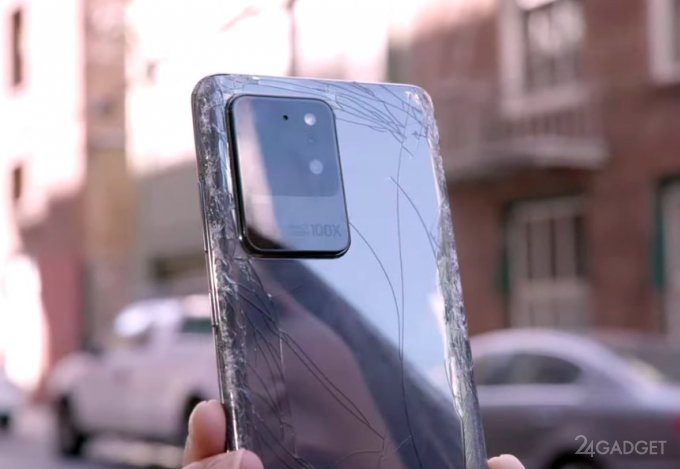 Ударопрочность новых смартфонов Samsung испытали при падении с высоты (видео)